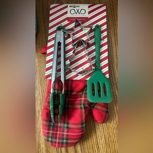 Holiday five piece baking set 9” tongs silicone turner cookie cutters,oven mitt